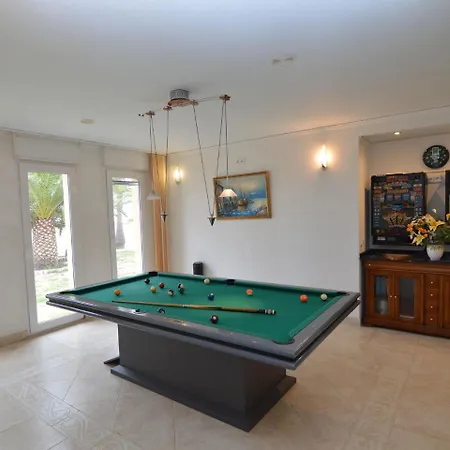 וילה Luxurious With Private Swimming Pool In