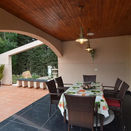 וילה Luxurious With Private Swimming Pool In טורבייחה