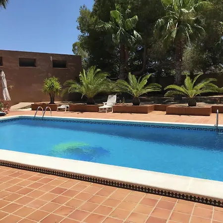 Luxurious With Private Swimming Pool In טורבייחה
