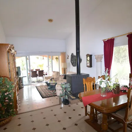 Luxurious With Private Swimming Pool In