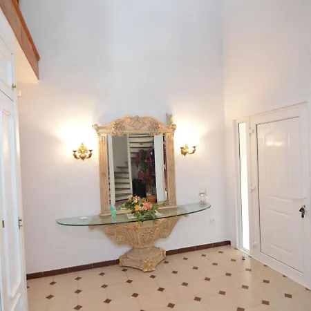 Luxurious With Private Swimming Pool In Villa *