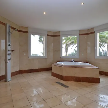 Luxurious With Private Swimming Pool In Villa
